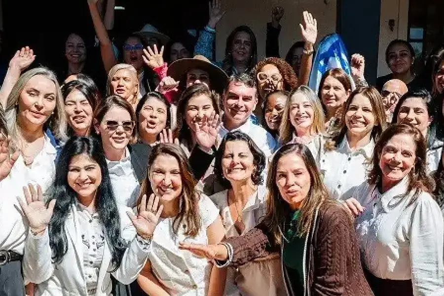 Daniella Marques, reforço feminino na campanha de Flávio Bolsonaro, critica Lula por ‘picanha para o povo’, promete agenda prática para mulheres e fala em corte bilionário