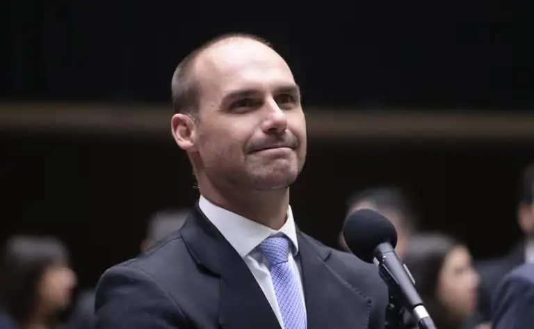 Eduardo Bolsonaro afirma que não haverá eleições em 2030 se Flávio perder para Lula, critica Moraes e pede reimposição da sanção Magnitsky