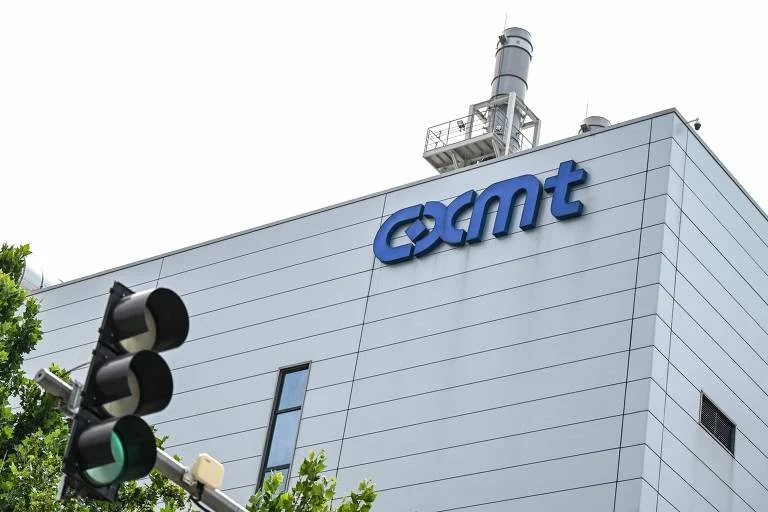 Fabricante de chips CXMT vê ações dispararem 466% na estreia em Xangai e se torna a empresa mais valiosa da China, elevando alerta sobre possível bolha