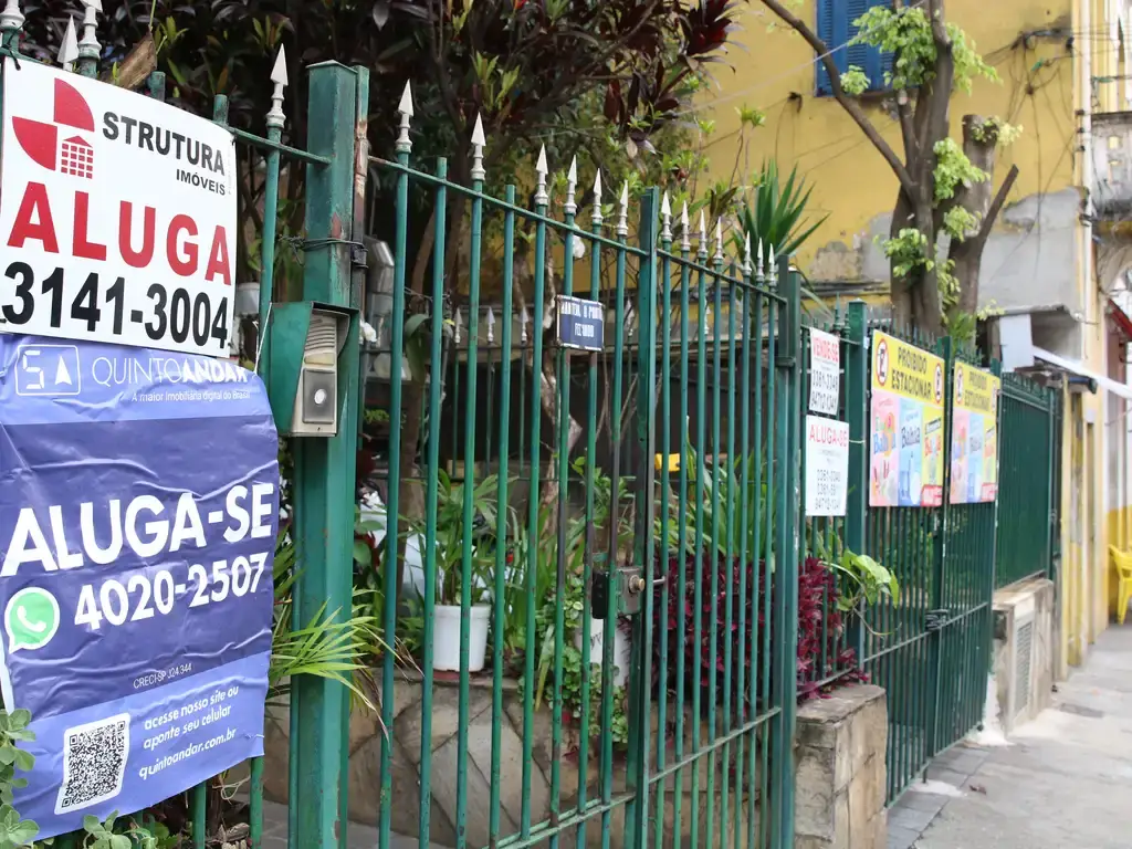 Inadimplência do aluguel recua a 3,20% em junho, mas micro e pequenas empresas em imóveis até R$ 1.000 e famílias de baixa renda seguem sob forte pressão