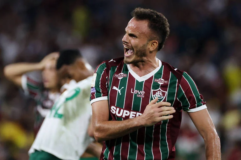 Palmeiras leva virada nos acréscimos para o Fluminense no Maracanã, Cano marca duas vezes e liderança do Verdão, com 48 pontos, pode ser reduzida pelo Flamengo
