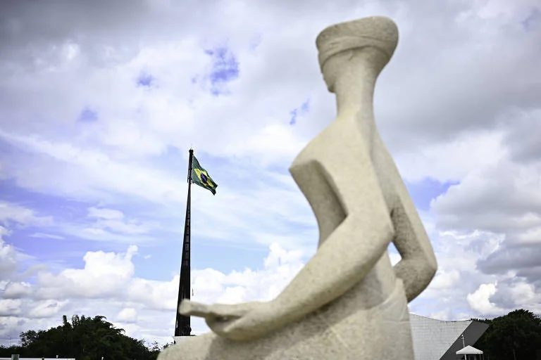 Seminário da Folha debate Acesso à Justiça e digitalização na OAB-SP, com OAB-PR, Ajufe, USP, AASP, Ronaldo Lemos, defensoria e procuradores