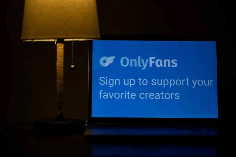 OnlyFans pagou mais de R$ 3,6 bilhões em dividendos ao dono antes de sua morte, lucro e receita crescem, plataforma tem 437 milhões de usuários