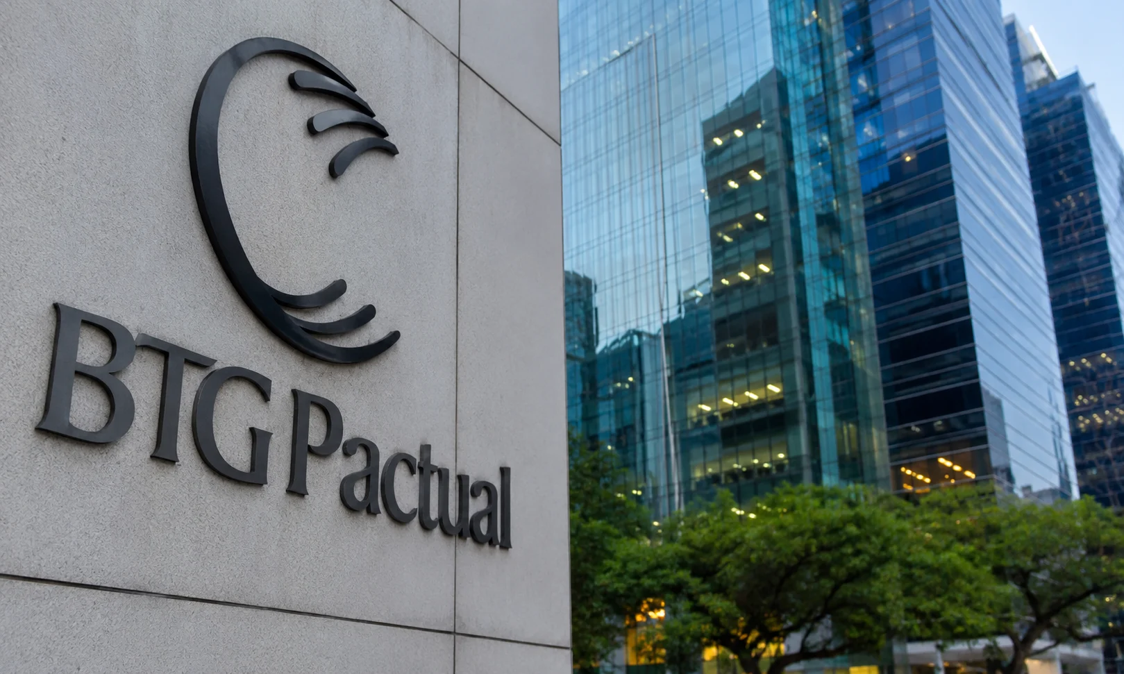 BTLG11 negocia com desconto de cerca de 8%, paga R$ 0,81 por cota e precisa alocar R$ 1,81 bilhão, vale a pena comprar cota agora?