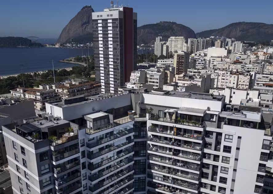 Mesmo com juro alto, lançamentos de imóveis no Rio somam 25 mil em 12 meses e 21,2 mil em 2024, com novo Plano Diretor impulsionando obras