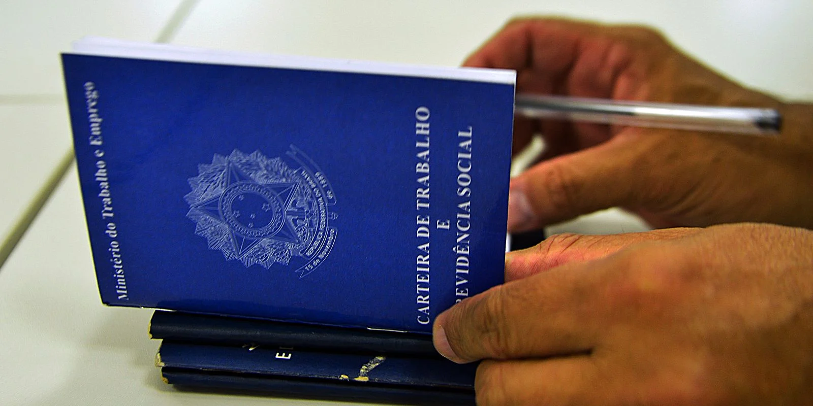 Geração de empregos desacelera, Brasil abre 58.568 vagas com carteira assinada em julho, queda de 57,3% ante junho e 56,3% ante julho de 2025