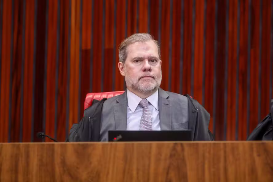 Toffoli retira de pauta processo da candidatura de Renan Santos por indícios de ilicitudes, apontando descumprimento de regras e 18 perfis em redes sociais