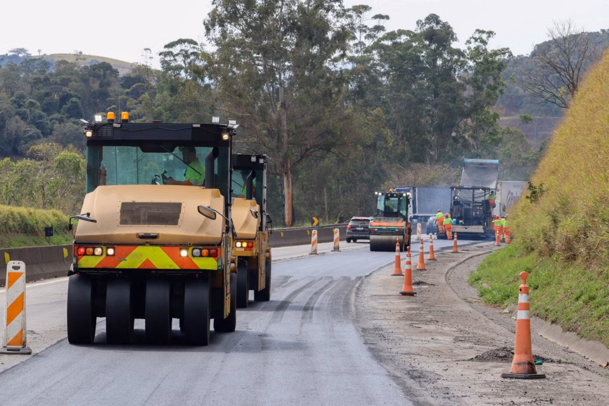 Fernão Dias terá obras de pavimentação e manutenção em MG, com interdições e risco de lentidão, veja trechos afetados e orientações para motoristas