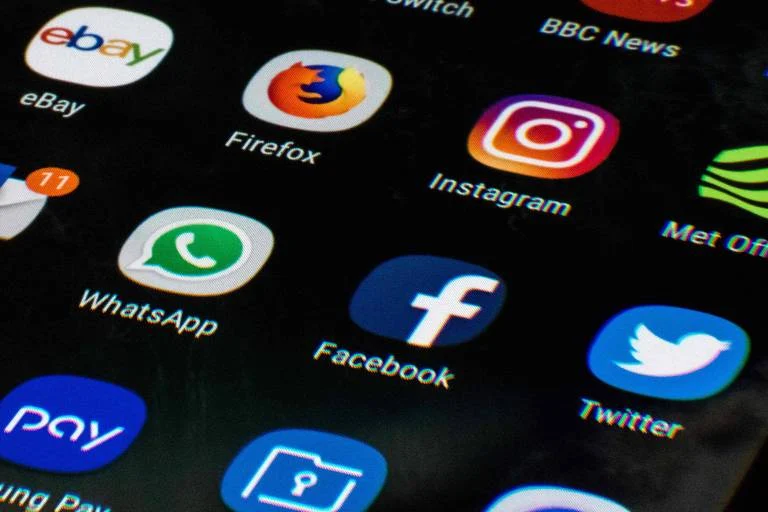 Austrália amplia taxa sobre big techs que não pagarem por conteúdo de imprensa local, inclui LinkedIn e impõe cobrança de 2,5% sobre receitas de publicidade