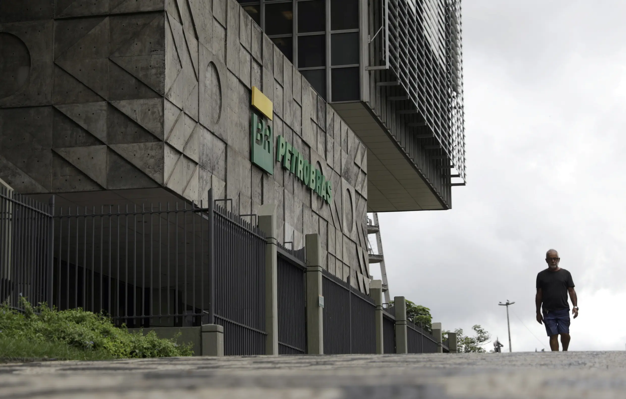 Petrobras (PETR4) 2T26: Ebitda entre US$ 18 e US$ 19 bilhões, produção recorde em Búzios e dividendos de ~US$ 3 bilhões, o que esperar do balanço