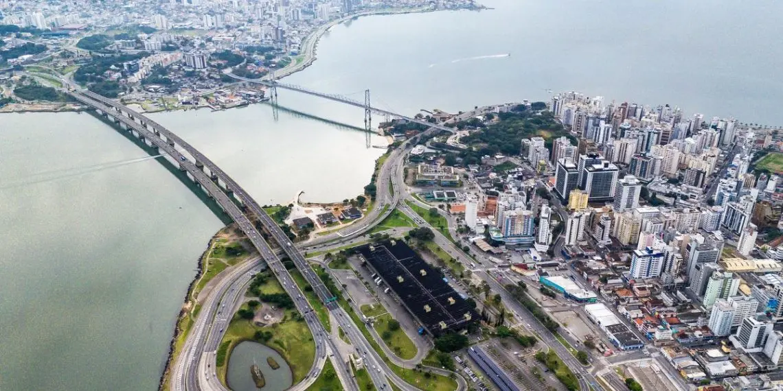 Florianópolis vive boom imobiliário, CRECI/SC acompanha nova era dos corretores com bairros valorizados, Estreito em alta e metro quadrado entre os mais caros do país
