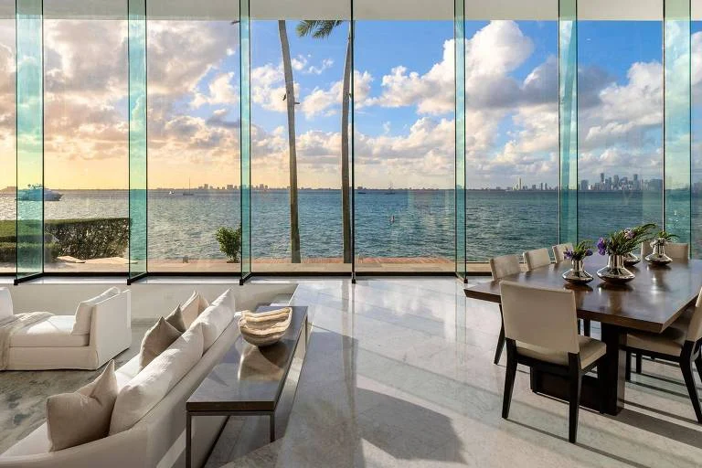 Por que Miami virou a nova capital dos ultrarricos nos EUA, atraindo bilionários como Zuckerberg e Bezos, mansões à beira-mar e um mercado imobiliário sem teto