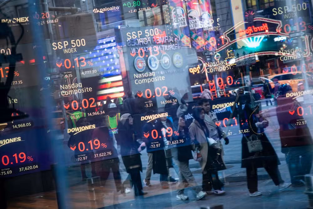 Bolsas de NY caem com alta do petróleo e dos Treasuries, Brent sobe 4,99% a US$87,72 e rendimento do título de 10 anos vai a 4,704%, investidores em alerta