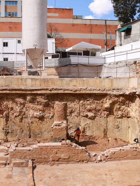 Estação Saracura: Iphan determina ações para os achados arqueológicos que pararam obra do Metrô, exigindo salvamento, documentação, preservação in situ e monitoramento técnico
