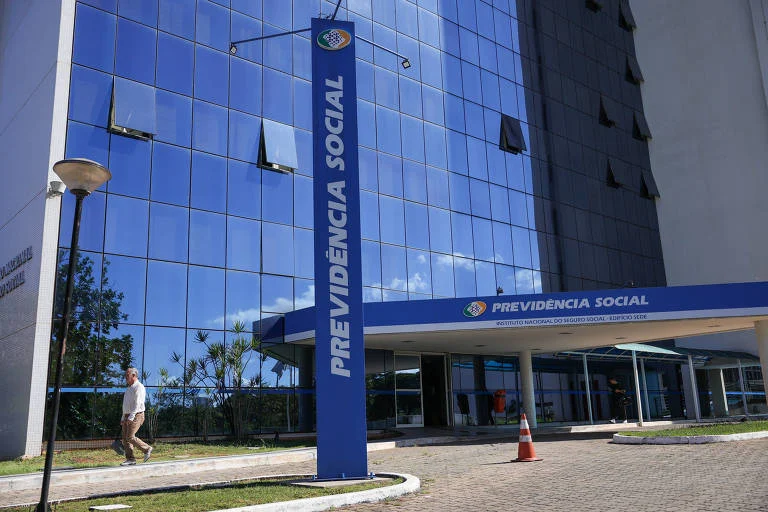 STF decide que INSS pode definir teto de juros do consignado; entenda