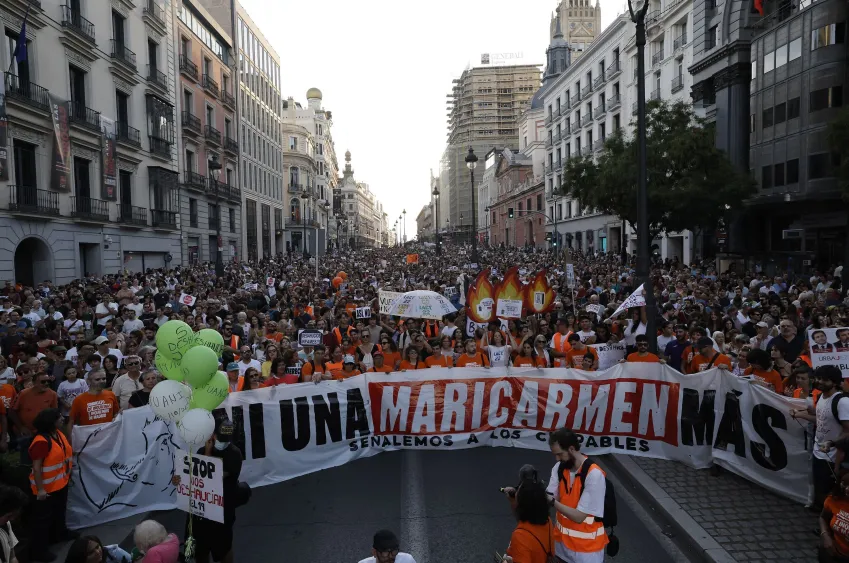 Despejo de Maricarmen em Madri expõe crise habitacional na Espanha, gera manifestações em massa, revela alta dos aluguéis e pressão por proteção aos inquilinos