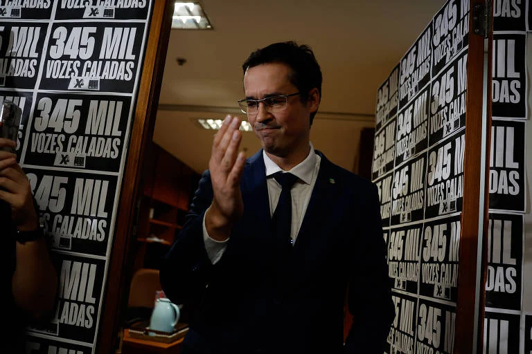Deltan Dallagnol tem candidatura ao Senado pelo Paraná indeferida pelo ministro Floriano, TSE considera renúncia fraude à Ficha Limpa e votos de 4 serão nulos