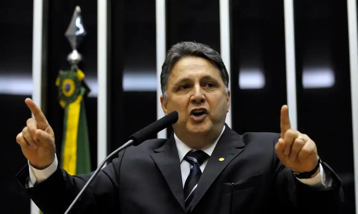 Paes pede que TSE negue desistência de Garotinho e garanta segundo turno no Rio, alerta para risco de anulação de 274.411 votos e virada no 1º turno