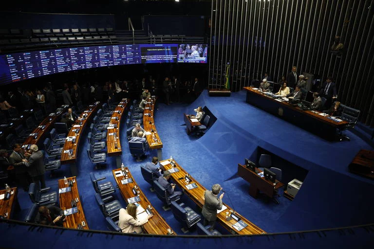 Oposição libera bancadas para votar PEC do fim da escala 6×1