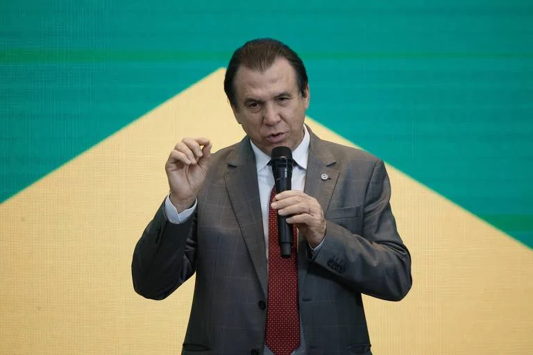 Empresários ‘modernos’ e de ‘cabeça arejada’ já acabaram com escala 6×1, diz ministro do Trabalho